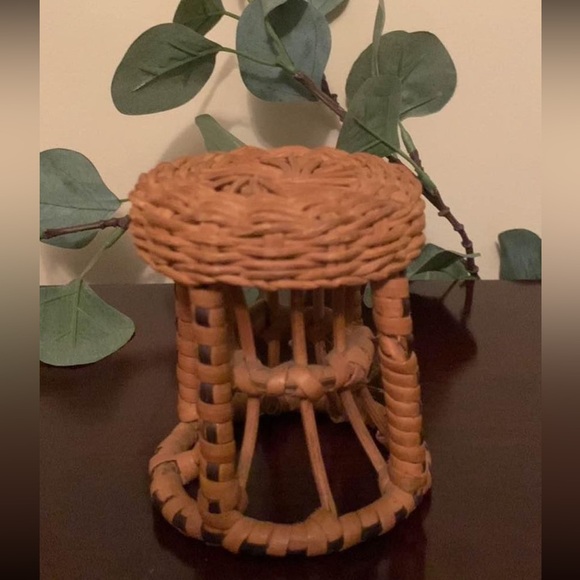 📌 Vintage Rattan Wicker Peacock
Doll Chair & Ottoman Plant Stand High Back Mini - Picture 5 of 6
